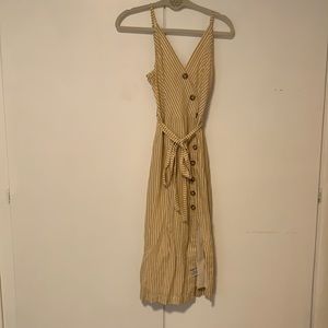 NWOT Addie button up midi dress